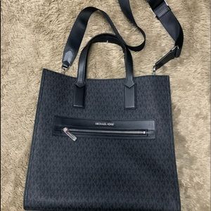 MICHAEL KORS
Kenly Large Logo Tote Bag